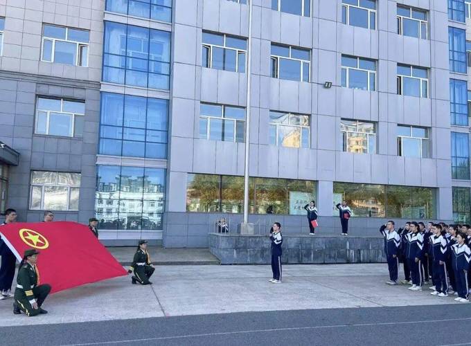 以历史照前路 以青春赴新程